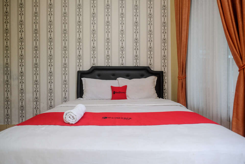 RedDoorz Room