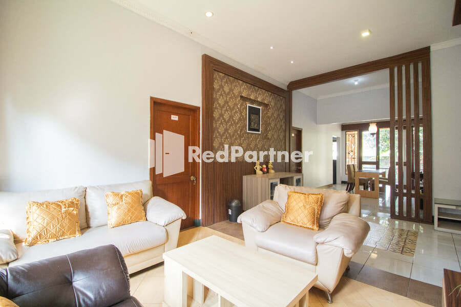 The Doctor Guest House Syariah RedPartner near Pakuwon Mall Yogyakarta