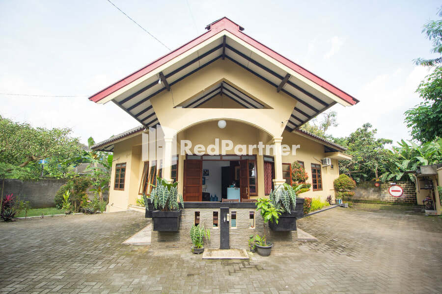 The Doctor Guest House Syariah RedPartner near Pakuwon Mall Yogyakarta