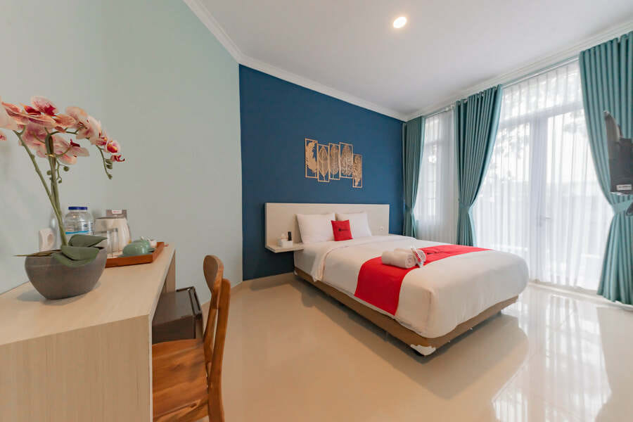 RedDoorz Plus near Surapati Core