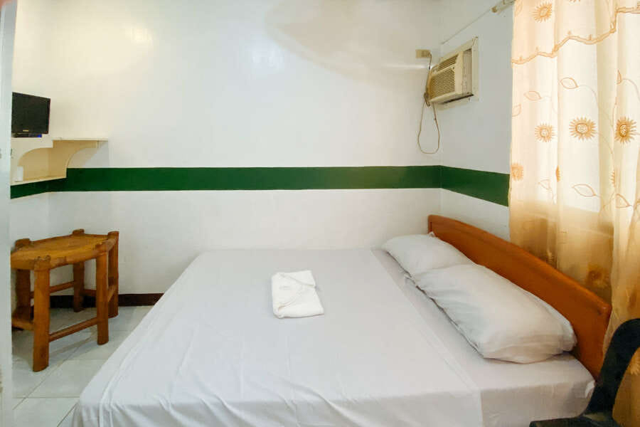 RedDoorz @ Classique Pan Oriental Hotel and Resort Batangas