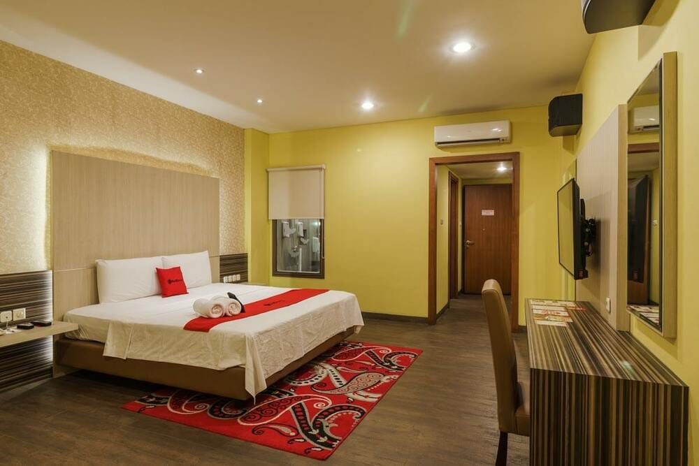 RedDoorz Superior Room