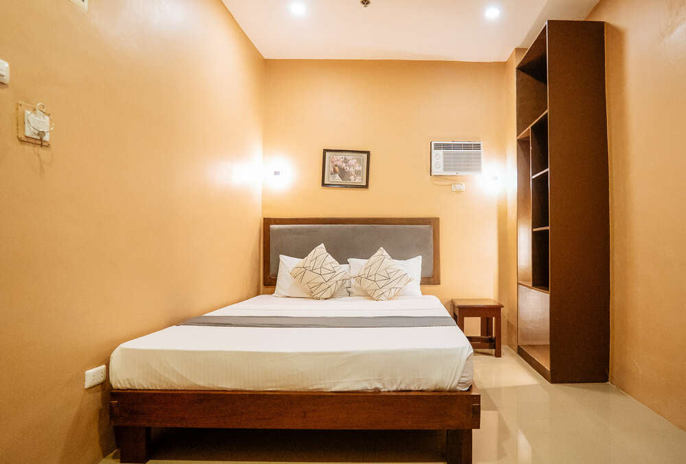 RedDoorz Standard Room