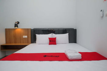 RedDoorz Plus near Alun Alun Kota Blora