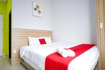 RedDoorz Premium @ Raja Hostel Syariah Lampung