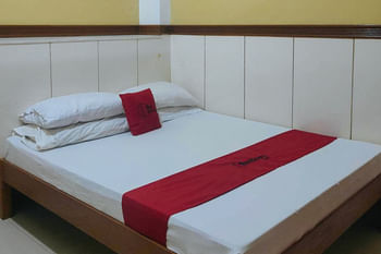 RedDoorz near Colgante Bridge Naga City