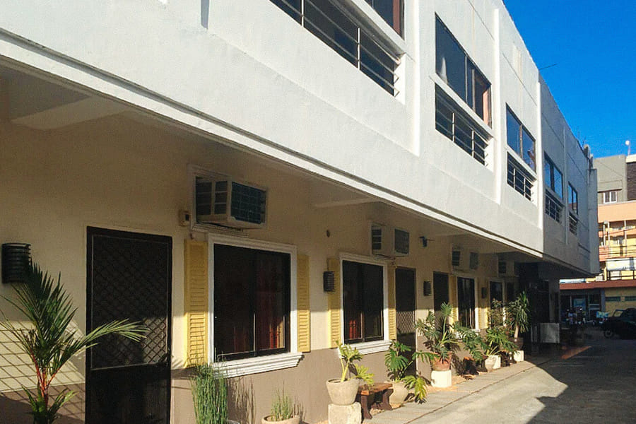 RedDoorz near Colgante Bridge Naga City