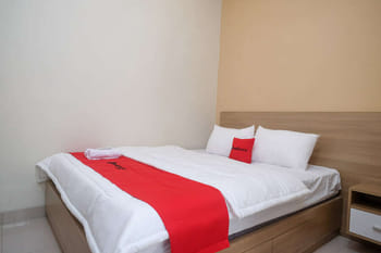 RedDoorz Plus near UMS Solo 2