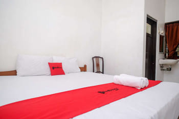 RedDoorz @ H&W Hotel Solo