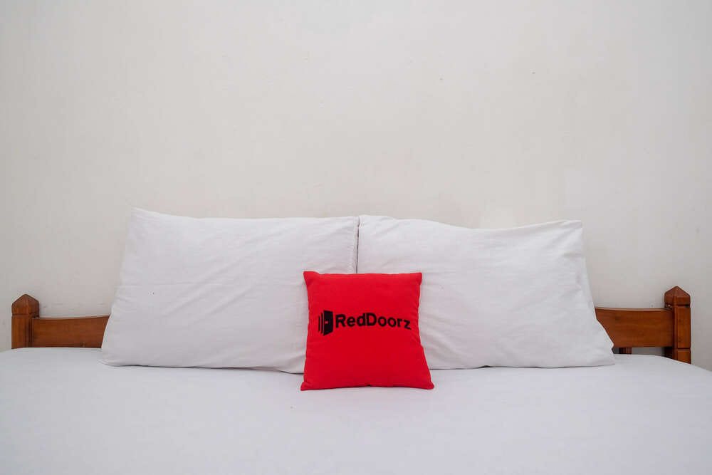 RedDoorz Deluxe Room