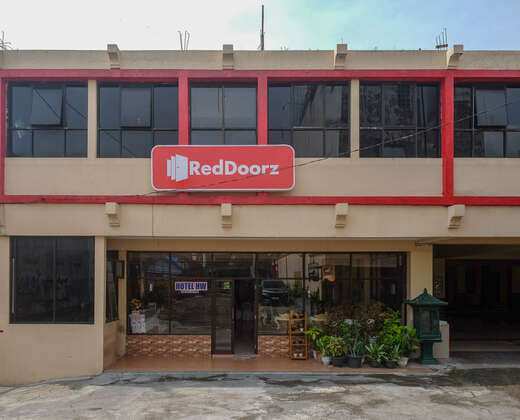RedDoorz @ H&W Hotel Solo