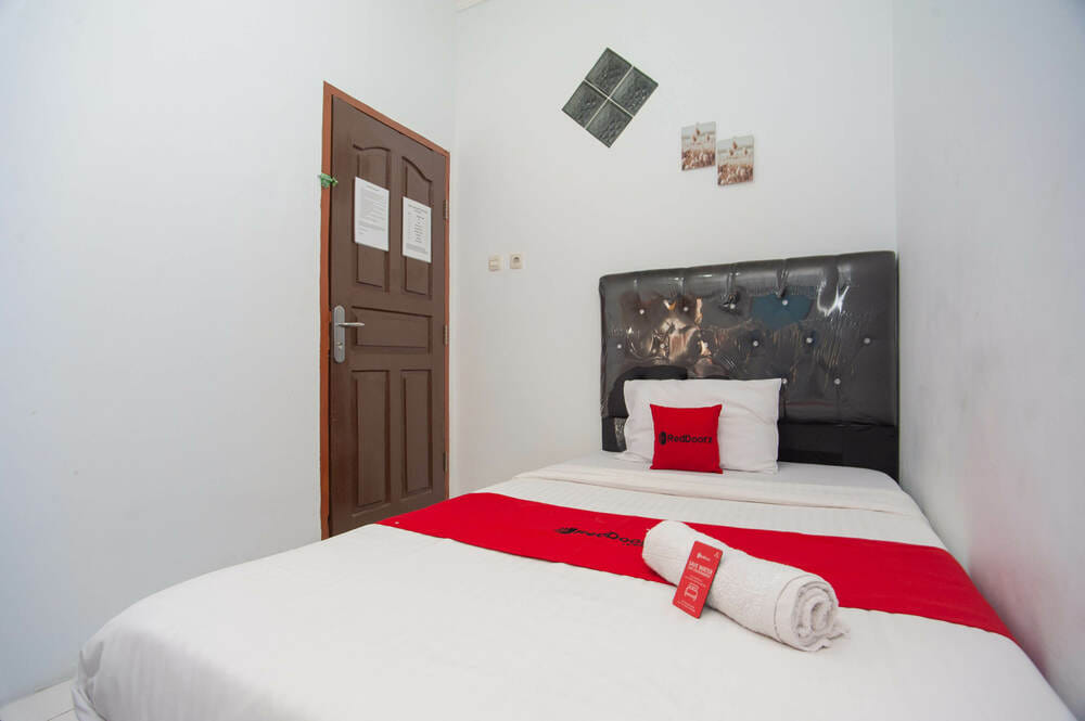 RedDoorz Single Room
