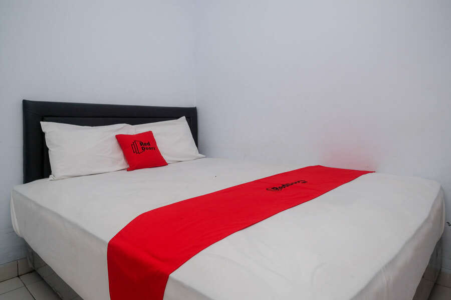 RedDoorz @ Lapangan Bandara Sam Ratulangi Manado