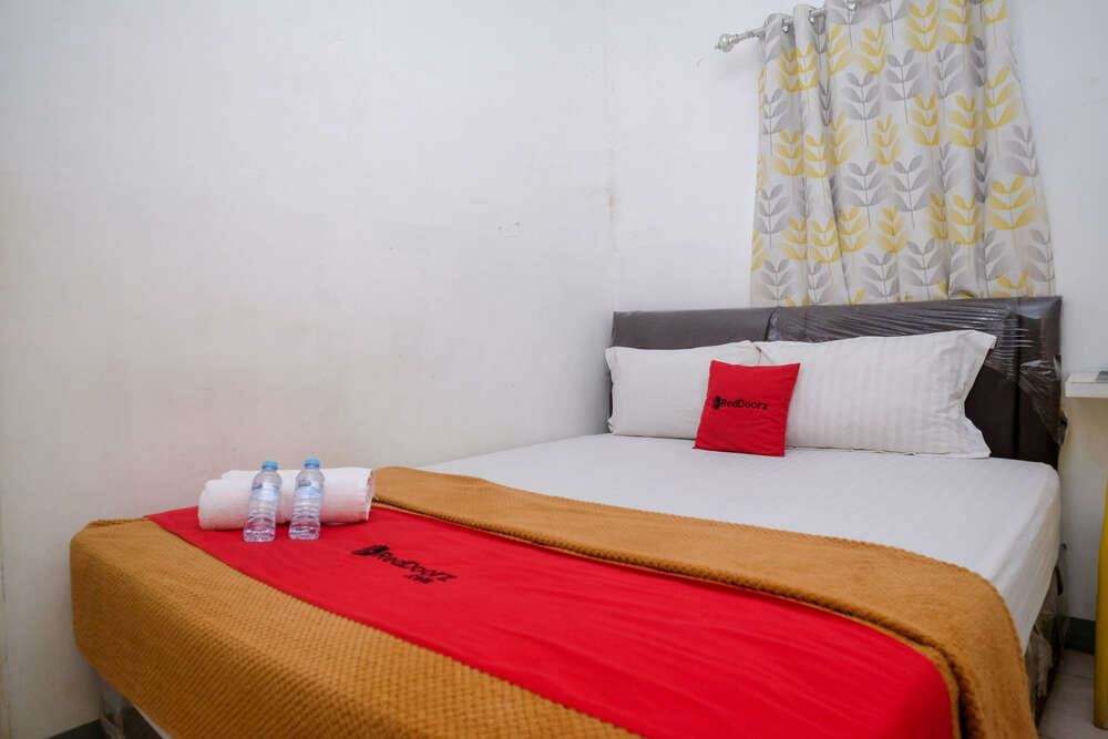 RedDoorz Room
