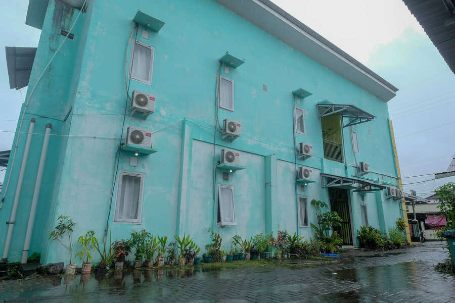 RedDoorz near Politeknik Manado