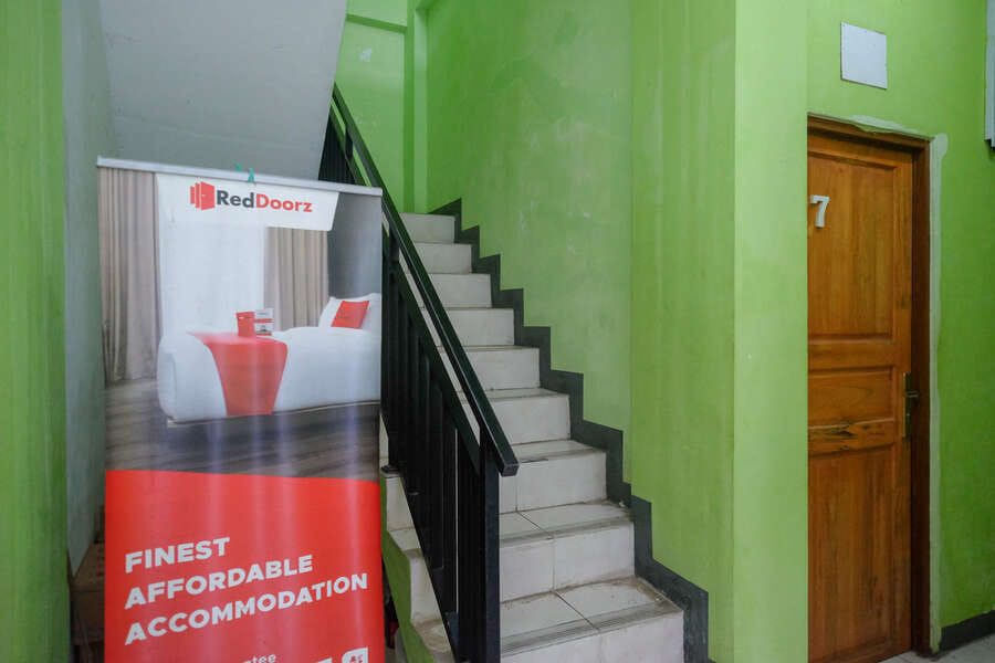 RedDoorz near Politeknik Manado