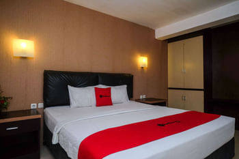 RedDoorz Plus @ Grand Populer Hotel Makassar