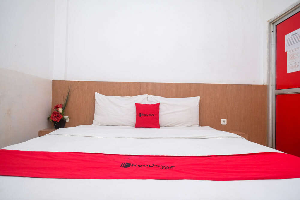 RedDoorz Deluxe Room