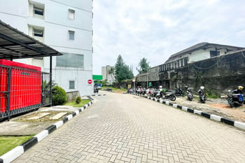 RedLiving Apartemen Green Lake View Ciputat - Hanna Property Tower C