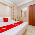 RedLiving Apartemen Green Lake View Ciputat - CRI Room Tower E