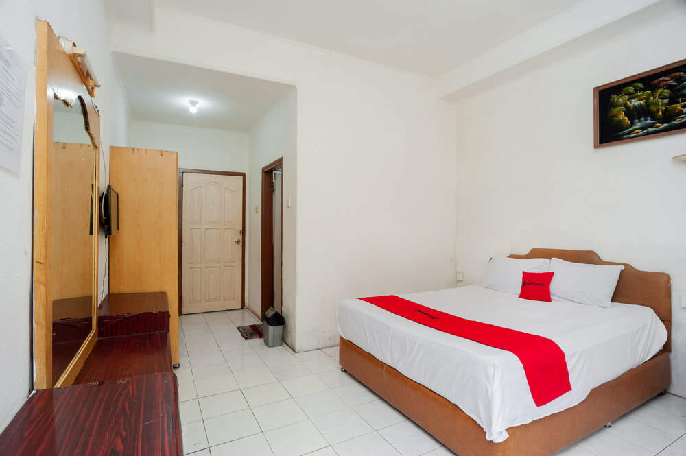 RedDoorz Room