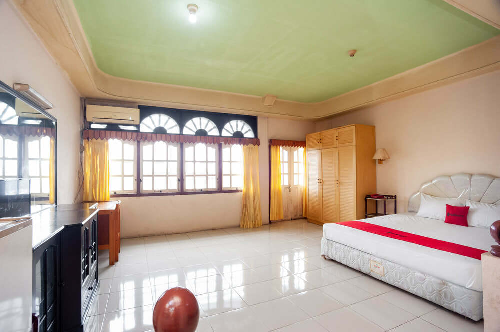 RedDoorz Suite