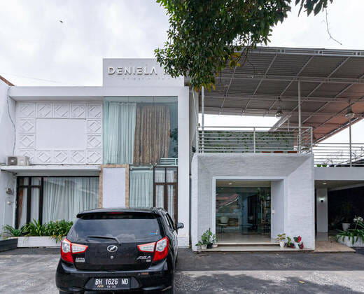 Urbanview Daniela Jambi by RedDoorz