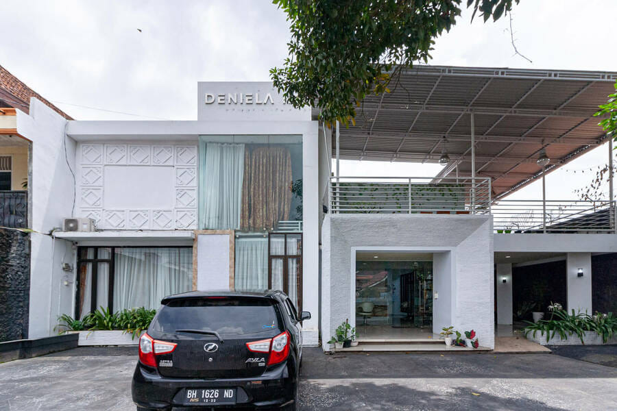 Urbanview Daniela Jambi by RedDoorz