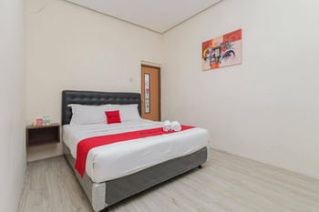 RedDoorz @ WR. Supratman Batu