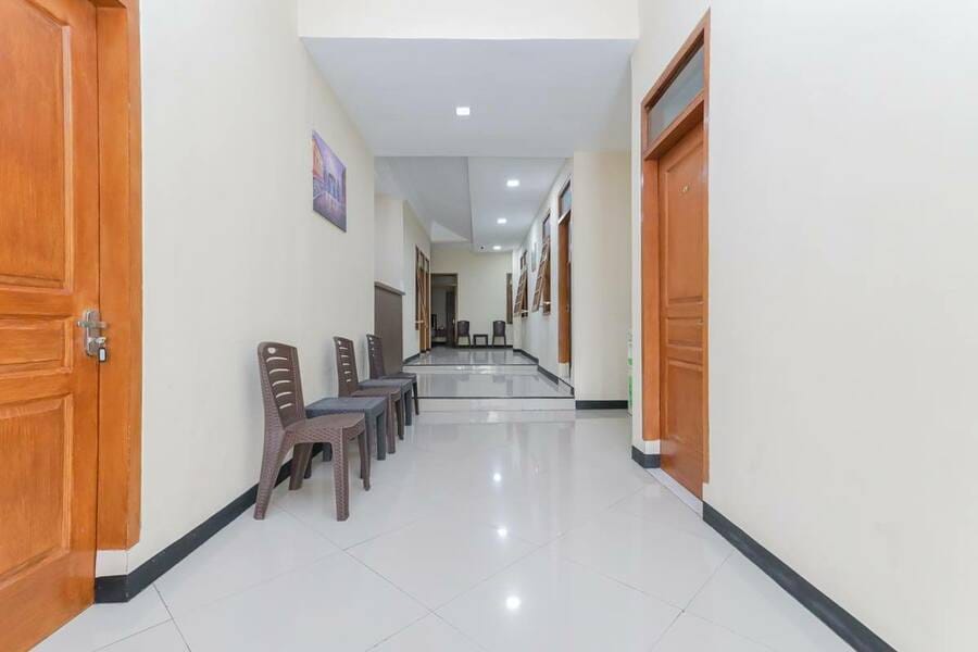 RedDoorz @ WR. Supratman Batu