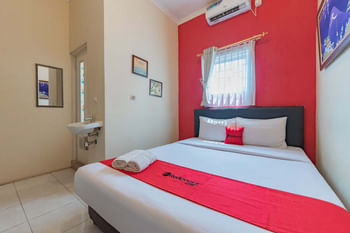 RedDoorz Syariah @ Sudirman Street Garut