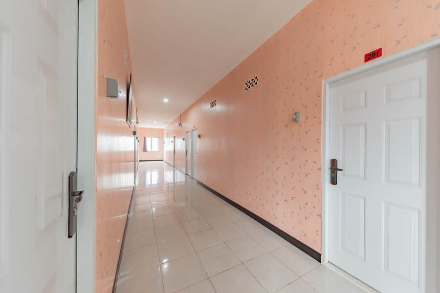 RedDoorz Syariah Plus near Tugu Bubur Ayam Cianjur