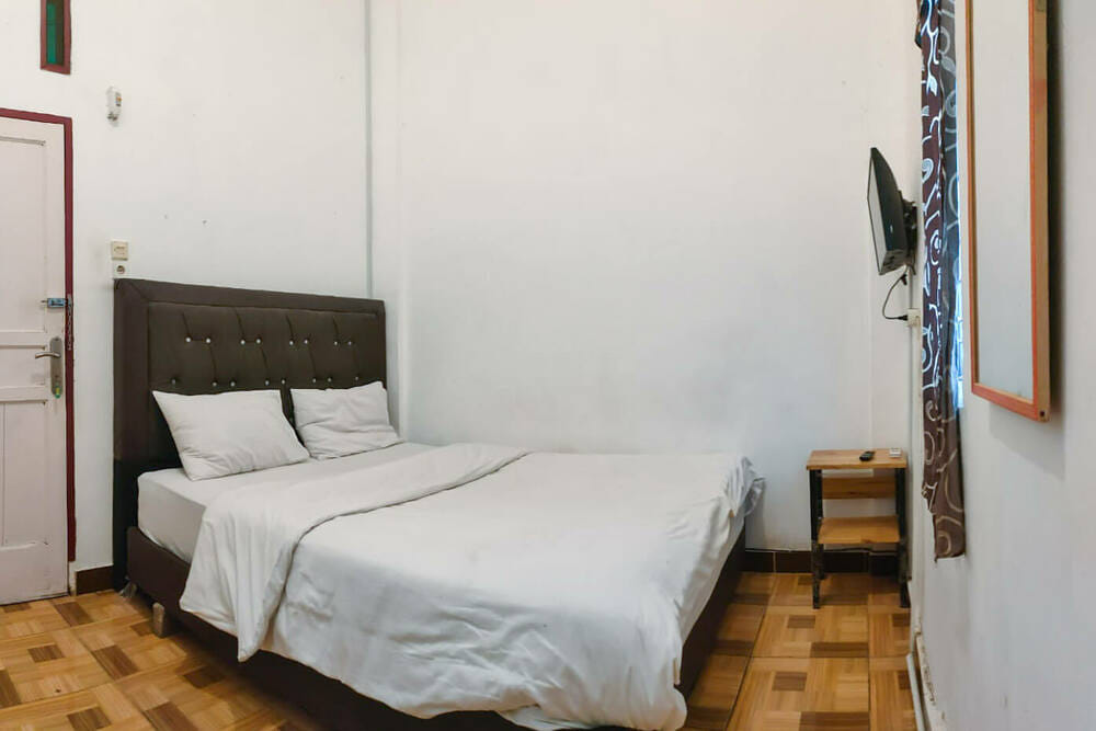 RedDoorz Double Room