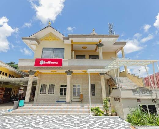 RedDoorz Plus @ Villa Bontes Batu