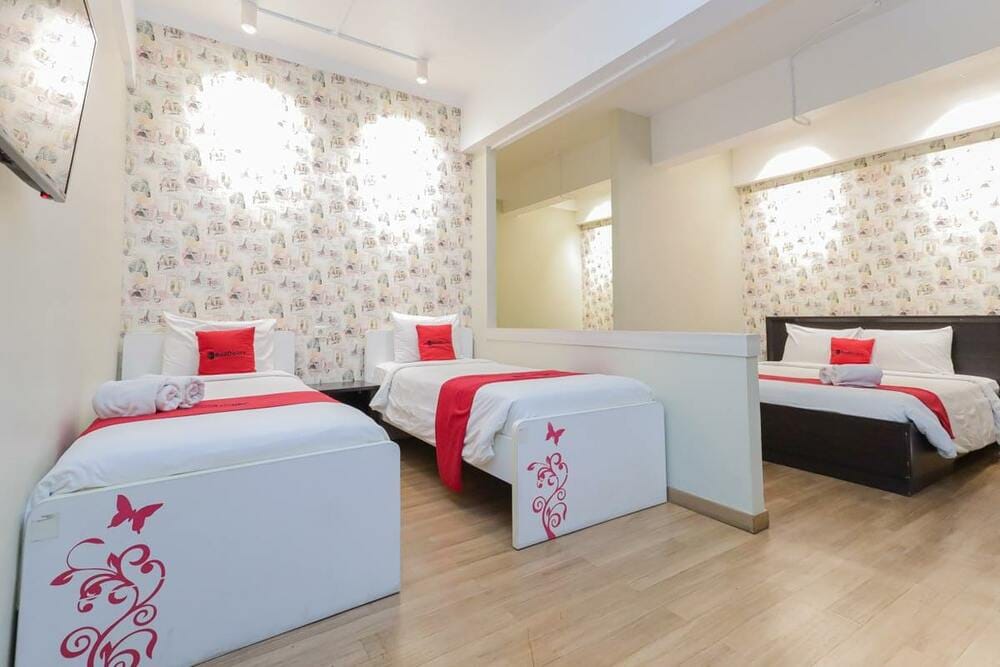 RedDoorz Family Room
