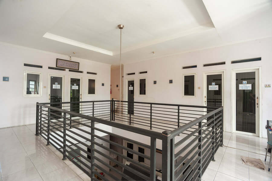 RedDoorz Syariah near PGC Cililitan