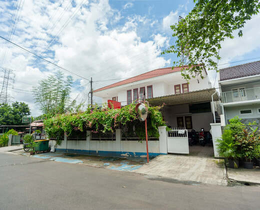 RedDoorz Syariah near PGC Cililitan