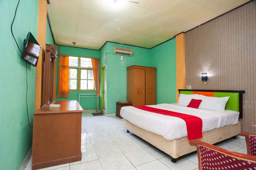 RedDoorz Deluxe Room