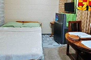 RedDoorz Hostel @ Faes Transient House