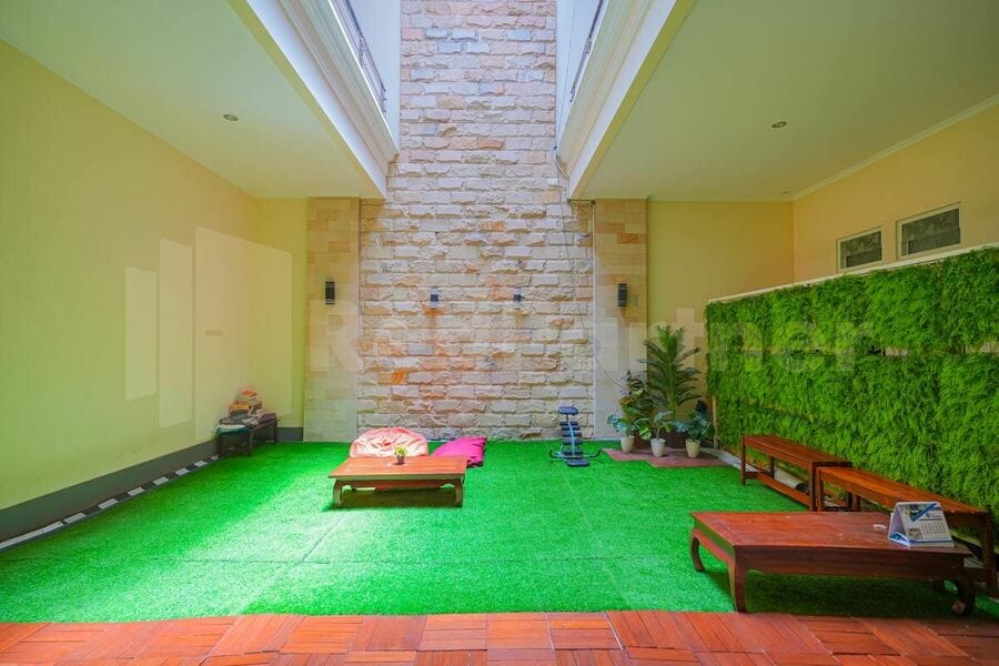 One & Quin Guest House Syariah