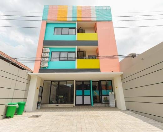 Sans Hotel Clover Ace Surabaya