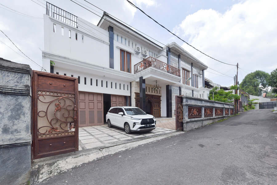 RedDoorz Syariah near Dago Pakar 2