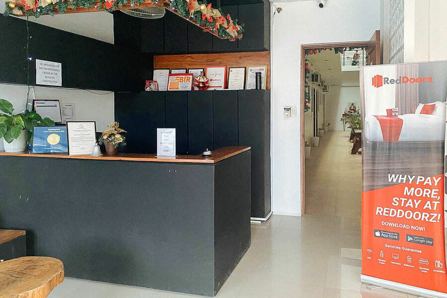 RedDoorz near New Government Center