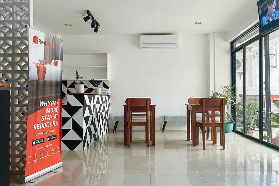 RedDoorz near New Government Center