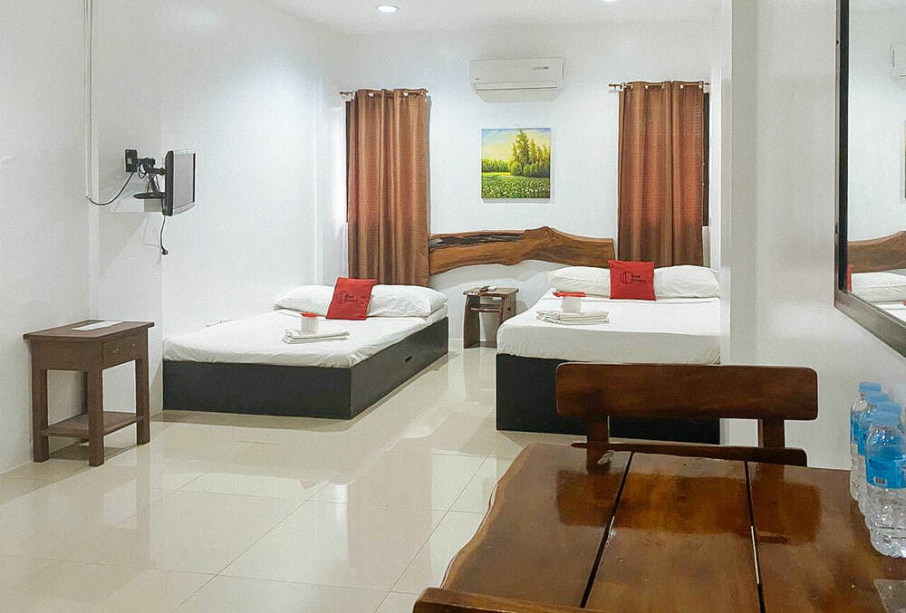 RedDoorz Family Room