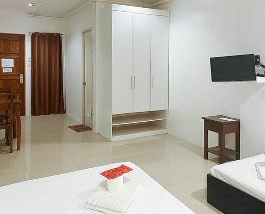 RedDoorz near New Government Center