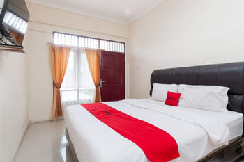 RedDoorz @ Samuel Homestay Pematangsiantar