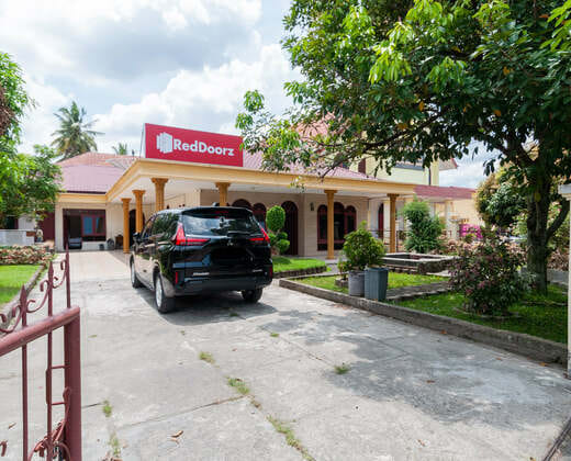 RedDoorz @ Samuel Homestay Pematangsiantar
