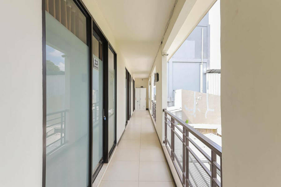 RedDoorz Syariah near Green Park Jatiwarna