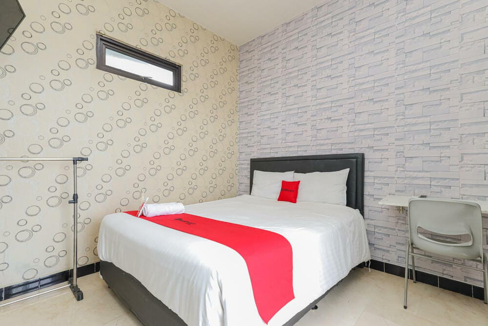 RedDoorz Room